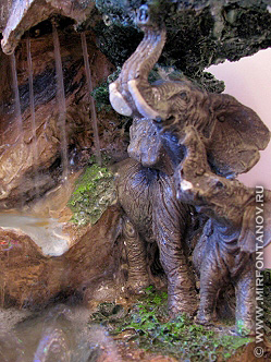 Комнатный фонтан Слоны на прогулке